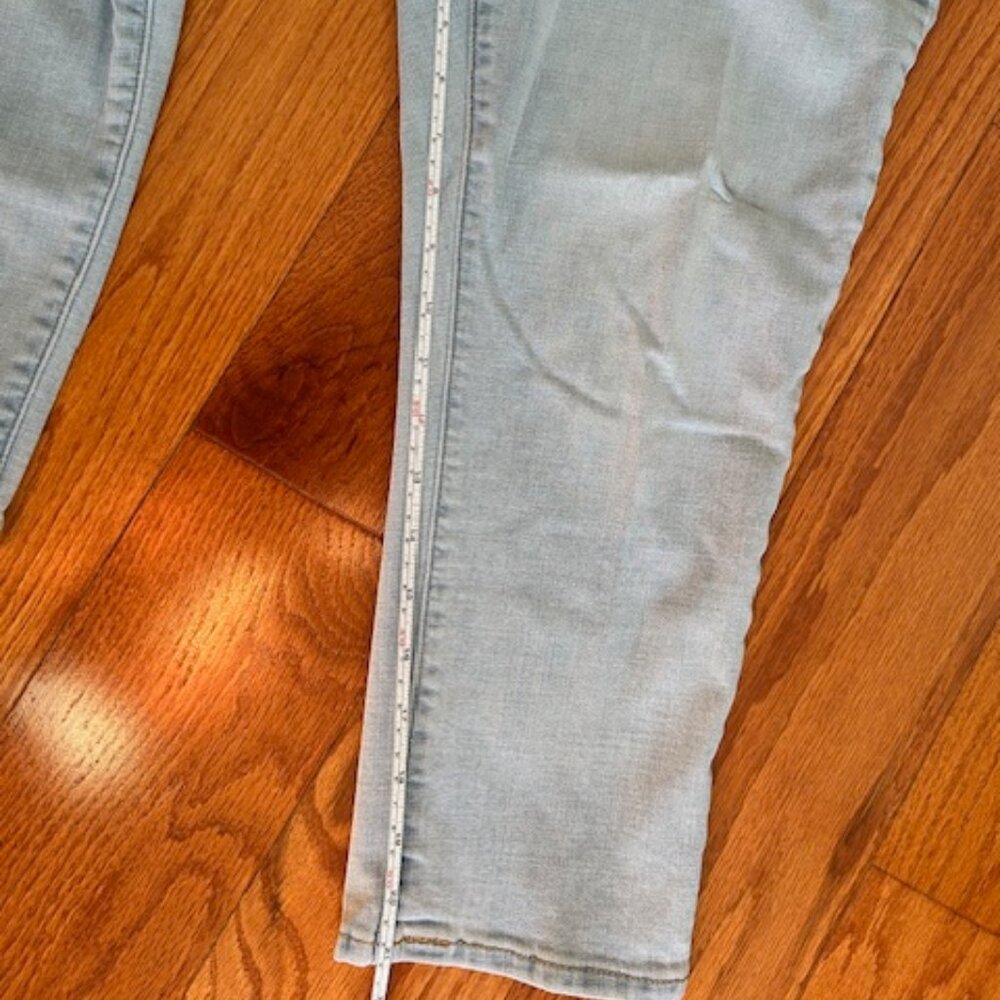 Levis 311 Shaping Skinny Capri - Picture 6 of 6